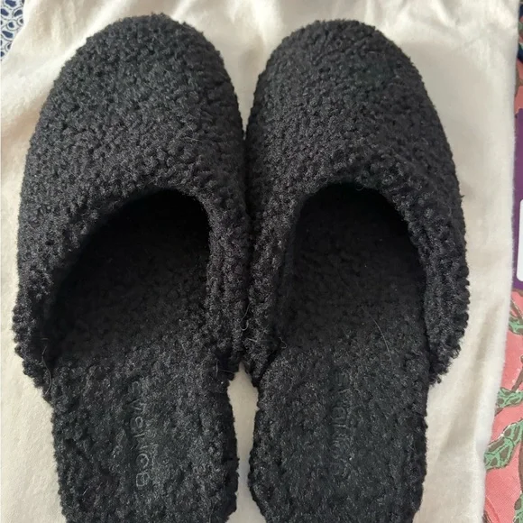 Bombas Cozy Black Slippers size 6 - Picture 6 of 7